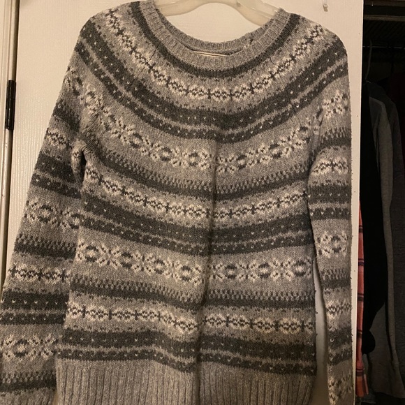 Gray Abercrombie & Fitch fuzzy sweater - Picture 1 of 2